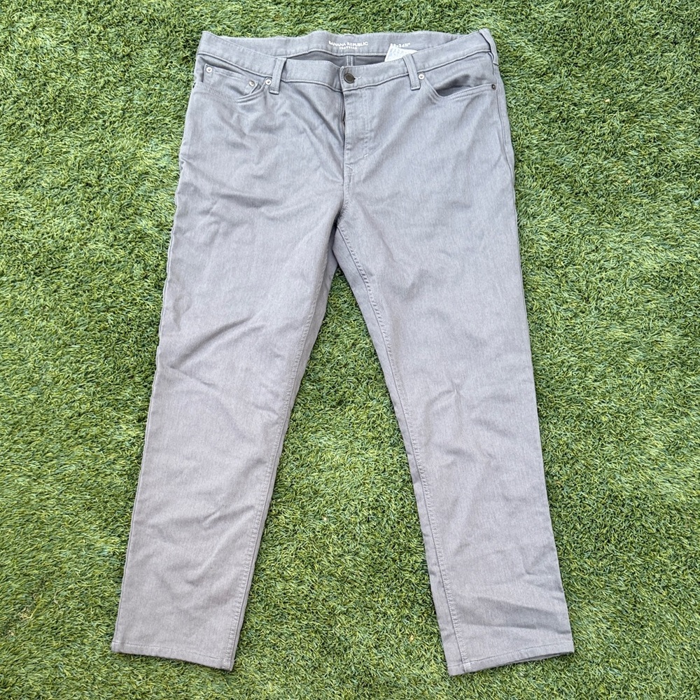 Banana Republic Men's Light Gray Traveler Pant 38x30